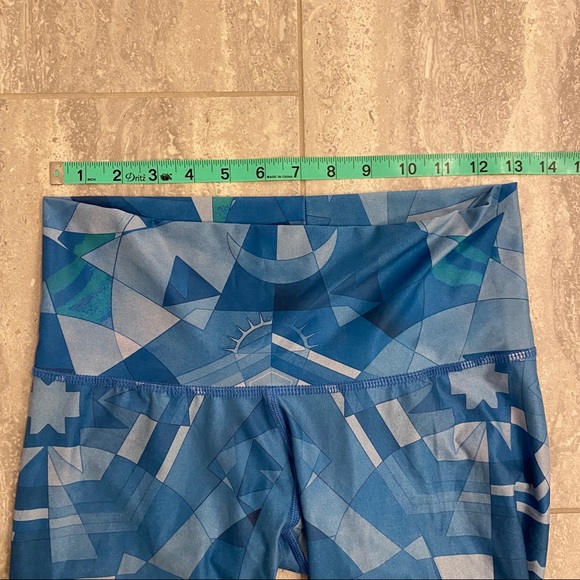 Teeki Lightening in a Bottle Blue Feather Leggings - Picture 5 of 10